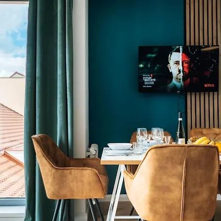 Cavallo Deluxe Xl City Center Apartment
