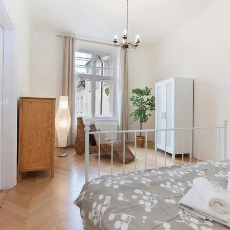 Old Town Home-3 By Interhome * Praga