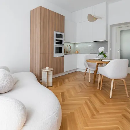 In The Clouds Letna - Luxury With Romantic Balconies In Quiet Centre Of Διαμέρισμα Πράγα