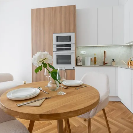 Apartamento In The Clouds Letna - Luxury With Romantic Balconies In Quiet Centre Of *
