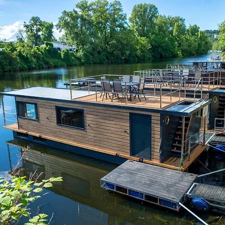 Bay Houseboats 3*