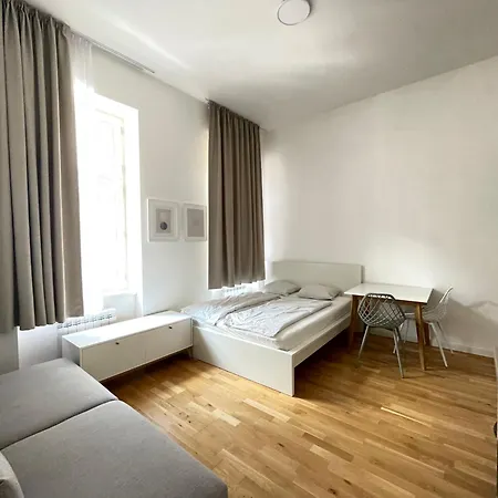 Apartment Varsavska T 303 *