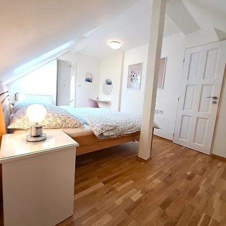 Apartmanovy Dum Se Zahradou V Klidne Casti Prahy Apartment *