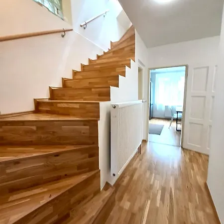 Apartment Apartmanovy Dum Se Zahradou V Klidne Casti Prahy Prague