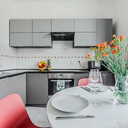 With 3 Bedroom For Family Apartment *
