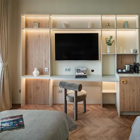 Hotell Maestro By Adrez 4*