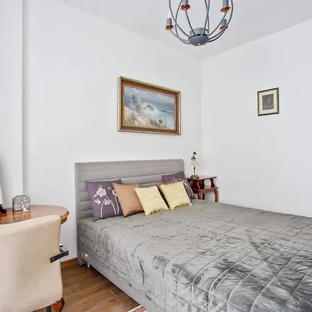 Melody Apartment *