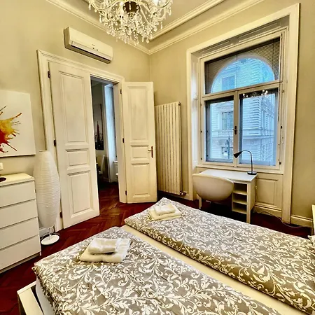 Four Reasons Apartment *