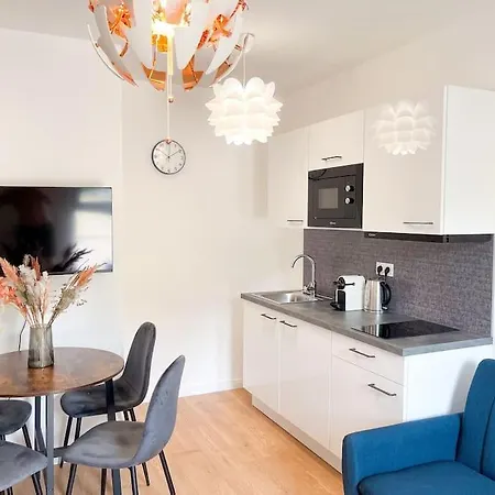 Crystal 404 Apartment