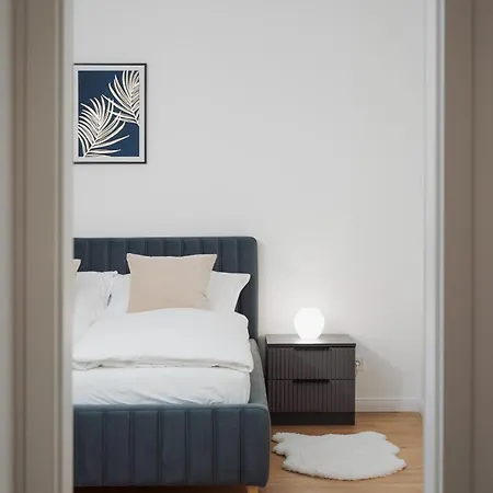 Azure - Cozy Center With Balcony