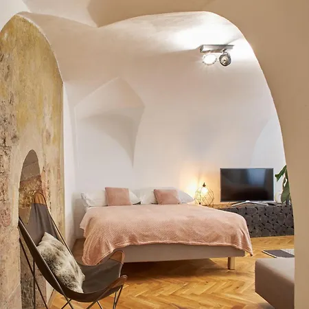 Apart-hotel Lazenska N4 4*