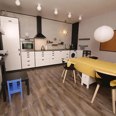 Large 120m With Garden And Cat Near Zoo Apartament Praga