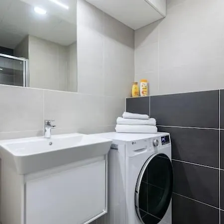 Апартаменты Tiny Flat, 1gb Wifi, Smart Tv, Air Condition Прага