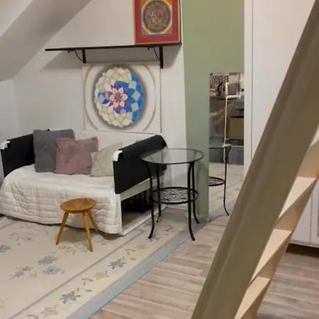 Homestay Flat With Heart And Art