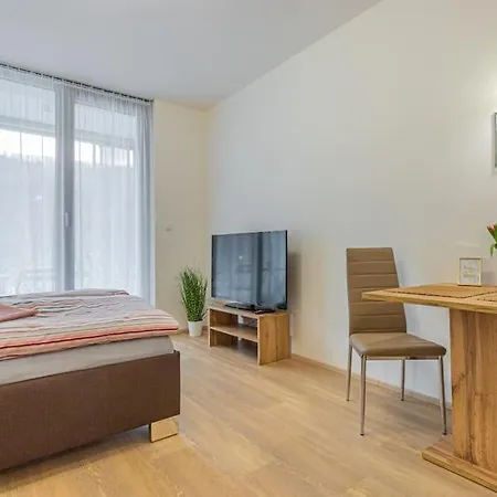 Flat With Bathtub & Balcony, Only 12min Centrum, 200mb Wifi * פראג