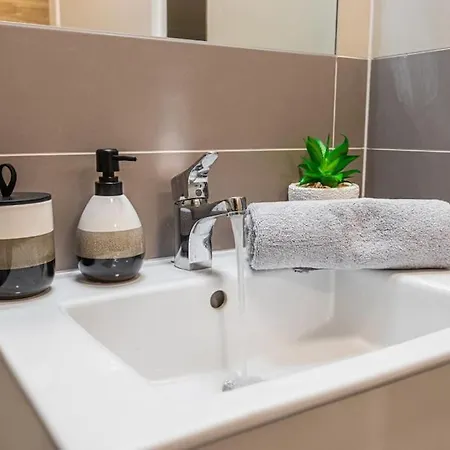 On-site Free Parking, 12 To Min Centre, Supermarket Praga