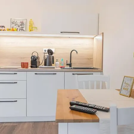 On-site Free Parking, 12 To Min Centre, Supermarket