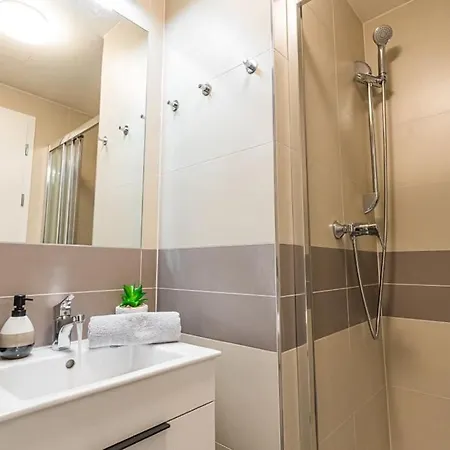 Apartamento On-site Free Parking, 12 To Min Centre, Supermarket