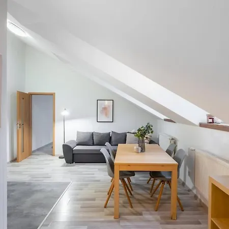 Elegant 4-guest Retreat Near Old Town Apartment Prag