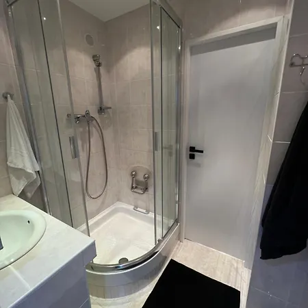 Apartament Utulny Prostorny Tichy V Blizkosti Centra