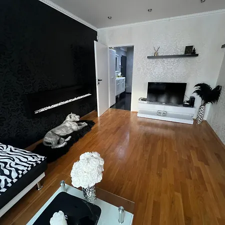 Utulny Prostorny Tichy V Blizkosti Centra Apartament Praga