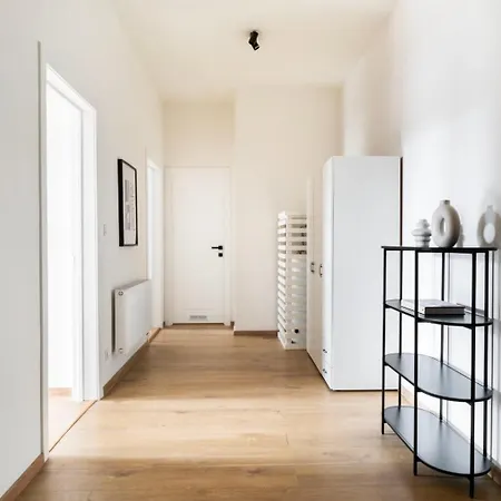 Blueground Vrsovice Near Renaissance-style Park Prg-7 Apartment