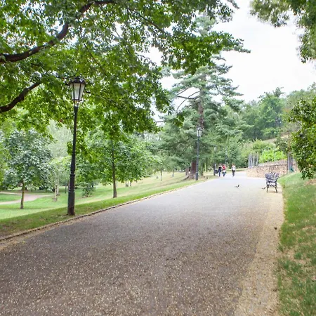 Blueground Vrsovice Near Renaissance-style Park Prg-7 Prague