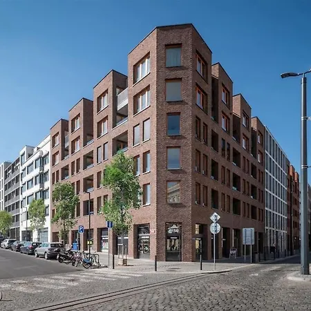 Premium Woodsy With Parking Garage By Rentez Apartment