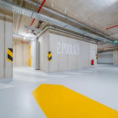 Premium Woodsy With Parking Garage By Rentez * Prague