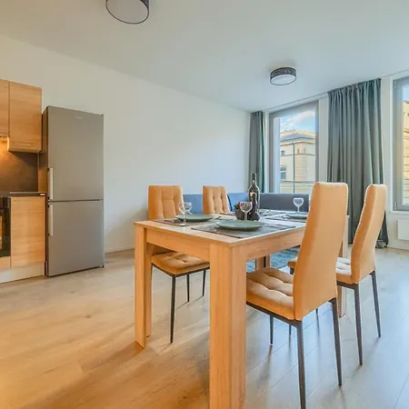 Premium Woodsy With Parking Garage By Rentez * Prague