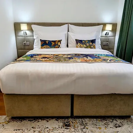 Little King Old Town Aparthotel 3*