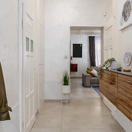 Days - Luxurious In A Quiet Area Appartement