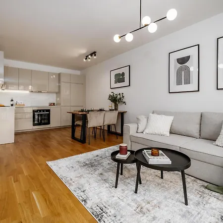 Days - 1bdr - Garage - Balcony - Great Access