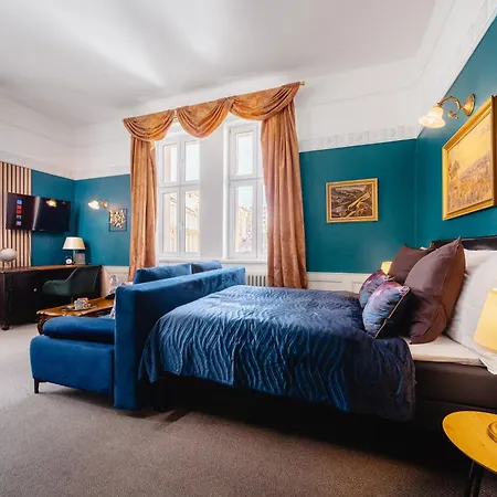 1885 Hotel