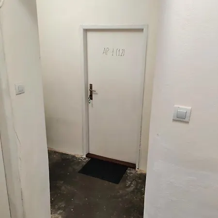 Vendégház In House With Private Parking And Garden