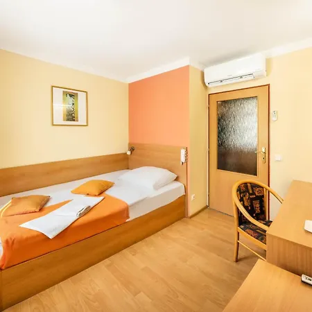 Tabor Hotel