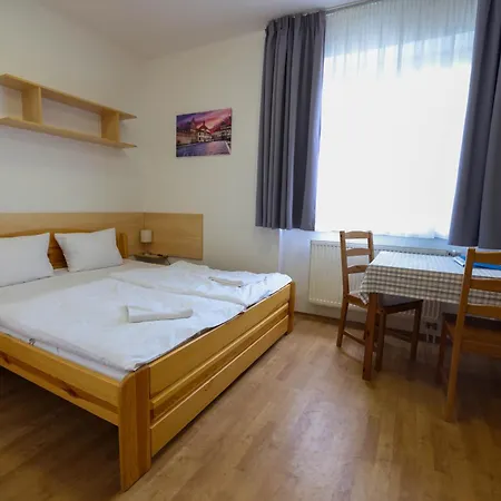 University Hotel Szálloda 2*
