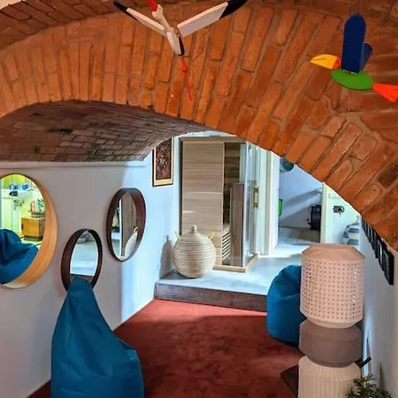 Apartment Romantic And Atypical In Prague's Montmartre