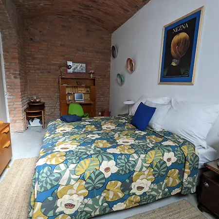 Apartment Romantic And Atypical In Prague's Montmartre
