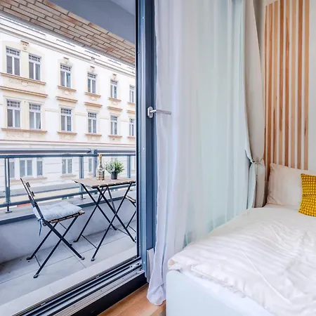 New-built Golden Luxury With Balcony Prague