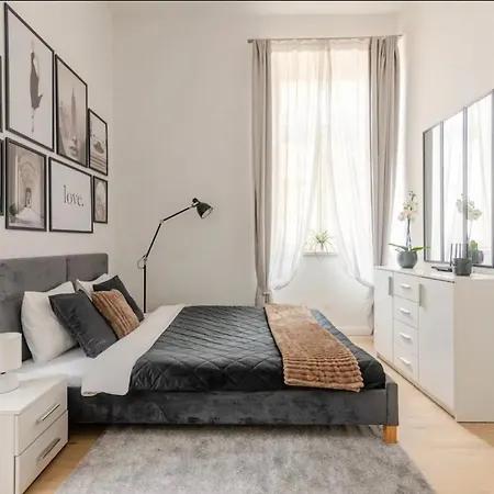 New In 1 Apartment Prague