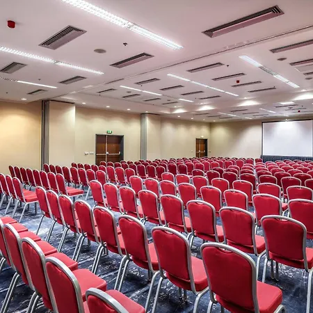 Courtyard By Marriott Airport Praga
