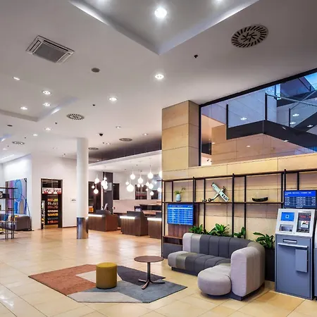 Courtyard By Marriott Airport Hotel 4*