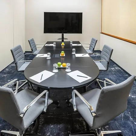 Hotel Courtyard By Marriott Airport 4*