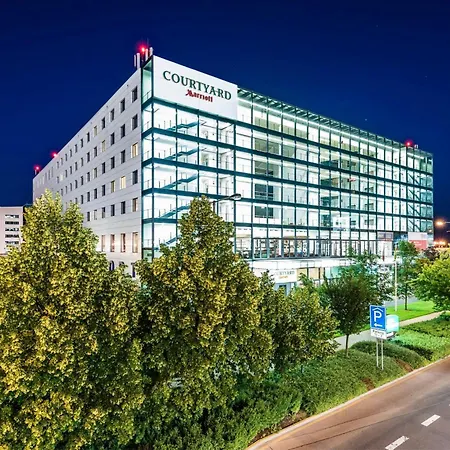 Courtyard By Marriott Airport Praga