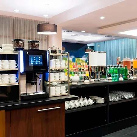 Courtyard By Marriott Airport