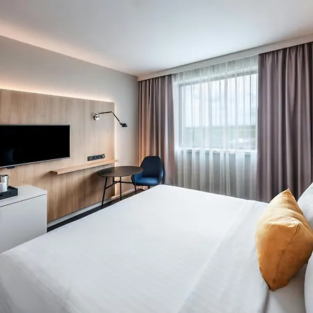 Courtyard By Marriott Airport Hotel