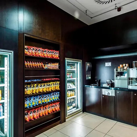 Hotel Courtyard By Marriott Airport