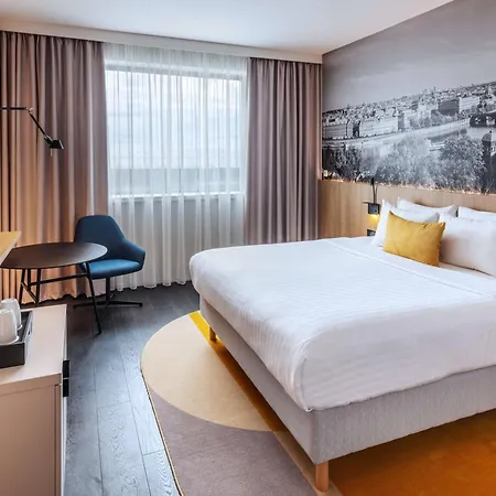 Courtyard By Marriott Airport Praga