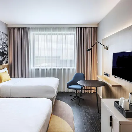 Courtyard By Marriott Airport Hotel Praga